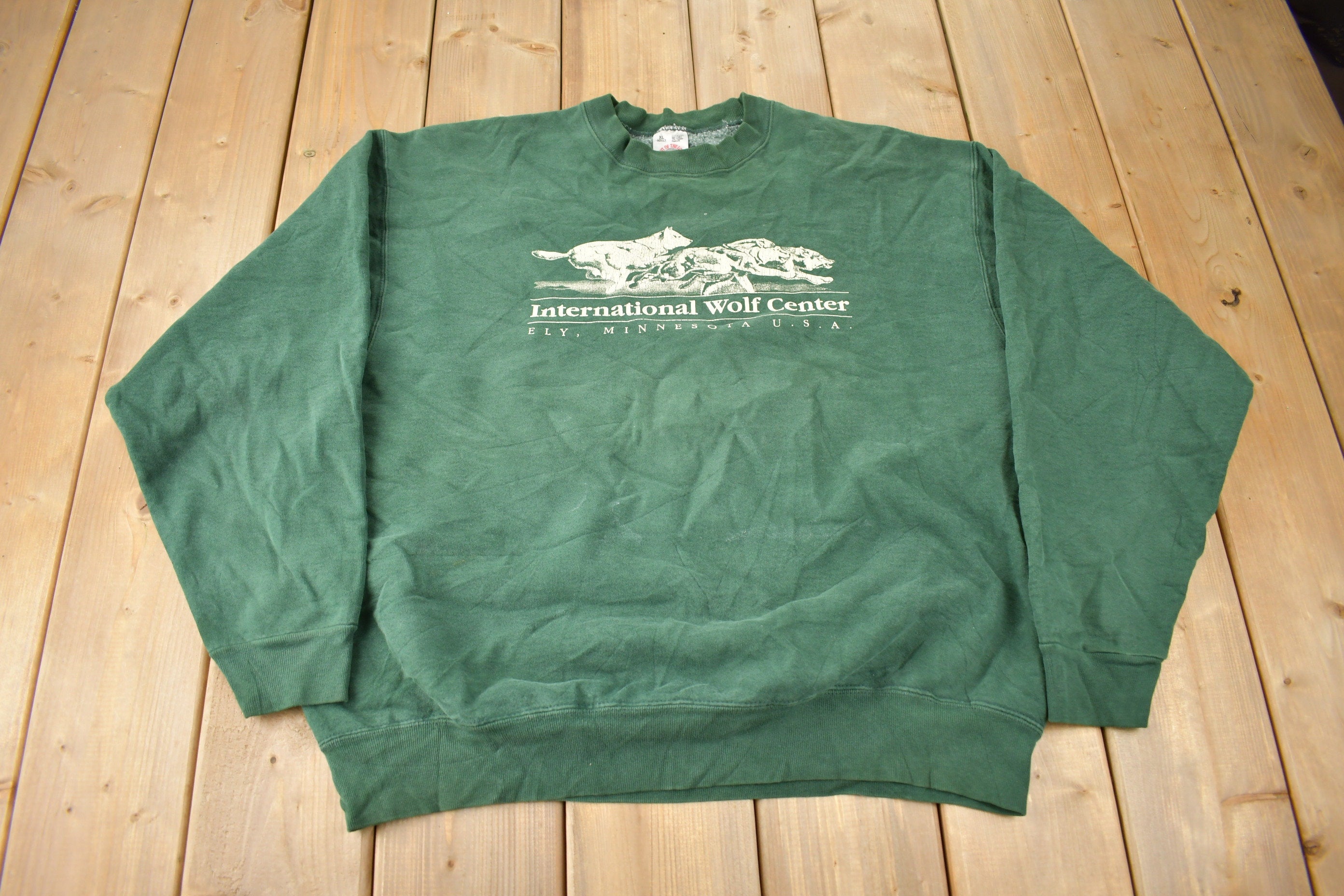 Vintage 1990s International Wolf Center Ely Minnesota USA Crewneck Made In USA