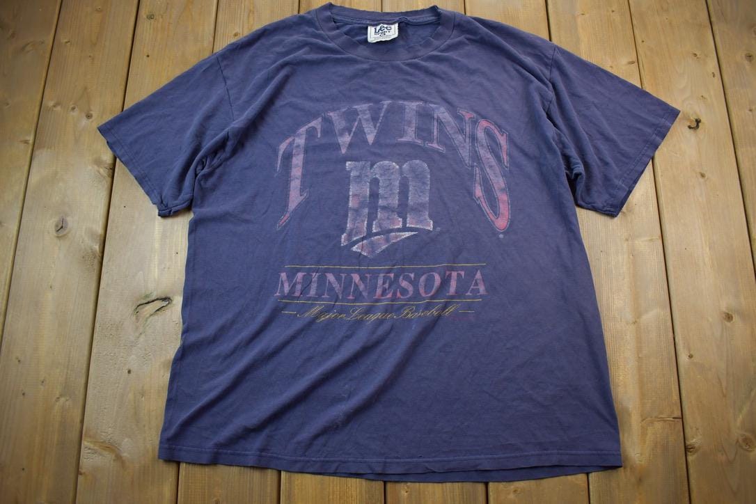 Vintage 1990s MLB Twins Minenesota Graphic T-Shirt / Single Stitch / MLB Baseball / 90s Streetwear / Sportswear / Lee Sport T-Shirt