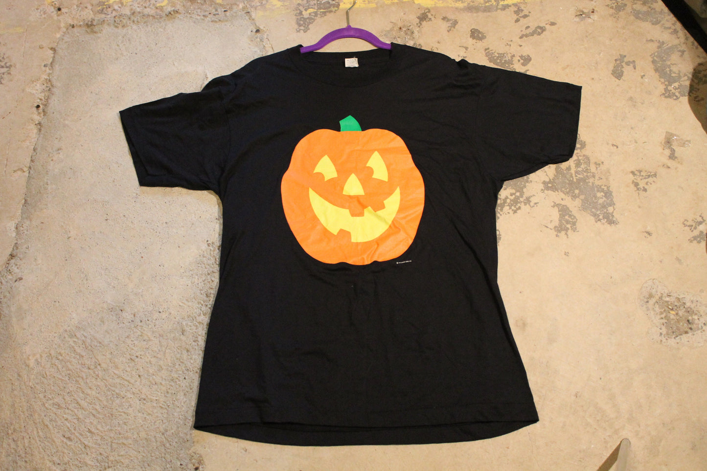 Vintage 1990s Halloween Pumpkin Theme T-Shirt / Pumpkin Graphic / Halloween Costume / October / Made In USA / Single Stitch