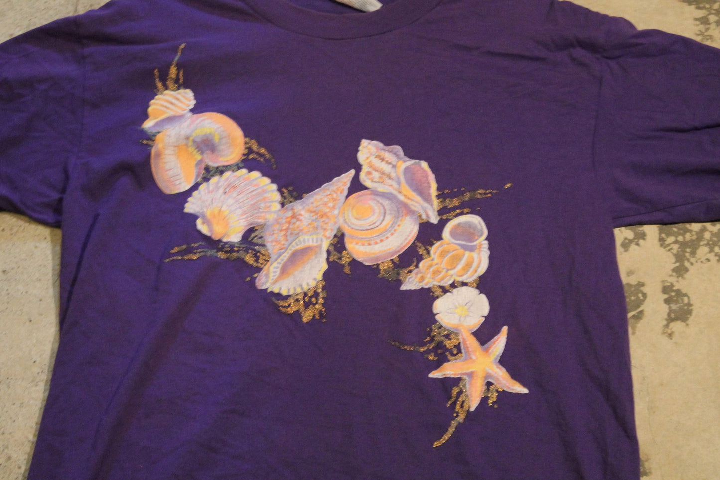 Vintage 1990s Sea Shell Theme T-Shirt / Beach Graphic / Sand / Seashell Print / 90s / Made In USA