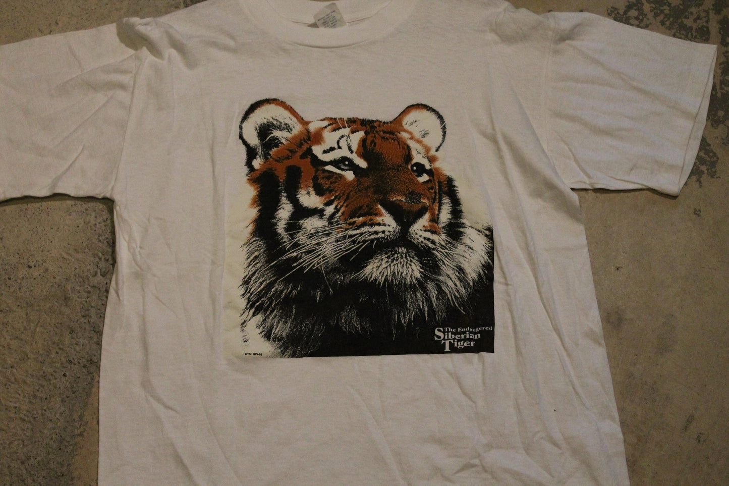 Vintage 1990s The Endangered Siberian Tiger Graphic T Shirt / Vintage Tiger / 80s / 90s / Streetwear Fashion / Zoo Tee