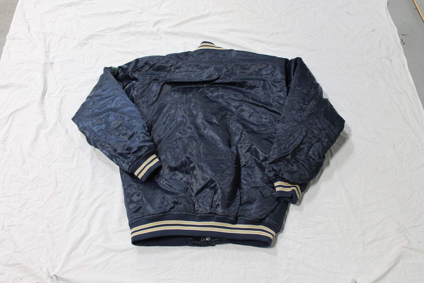 Vintage 1990s University Of Notre Dame Fighting Irish Varsity Bomber Jacket / Athletic Winter Sportswear / Streetwear / Colosseum Coat