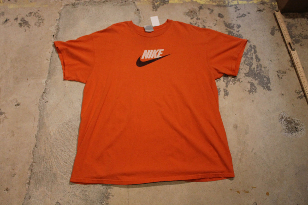 Vintage Y2K Nike Graphic T-Shirt