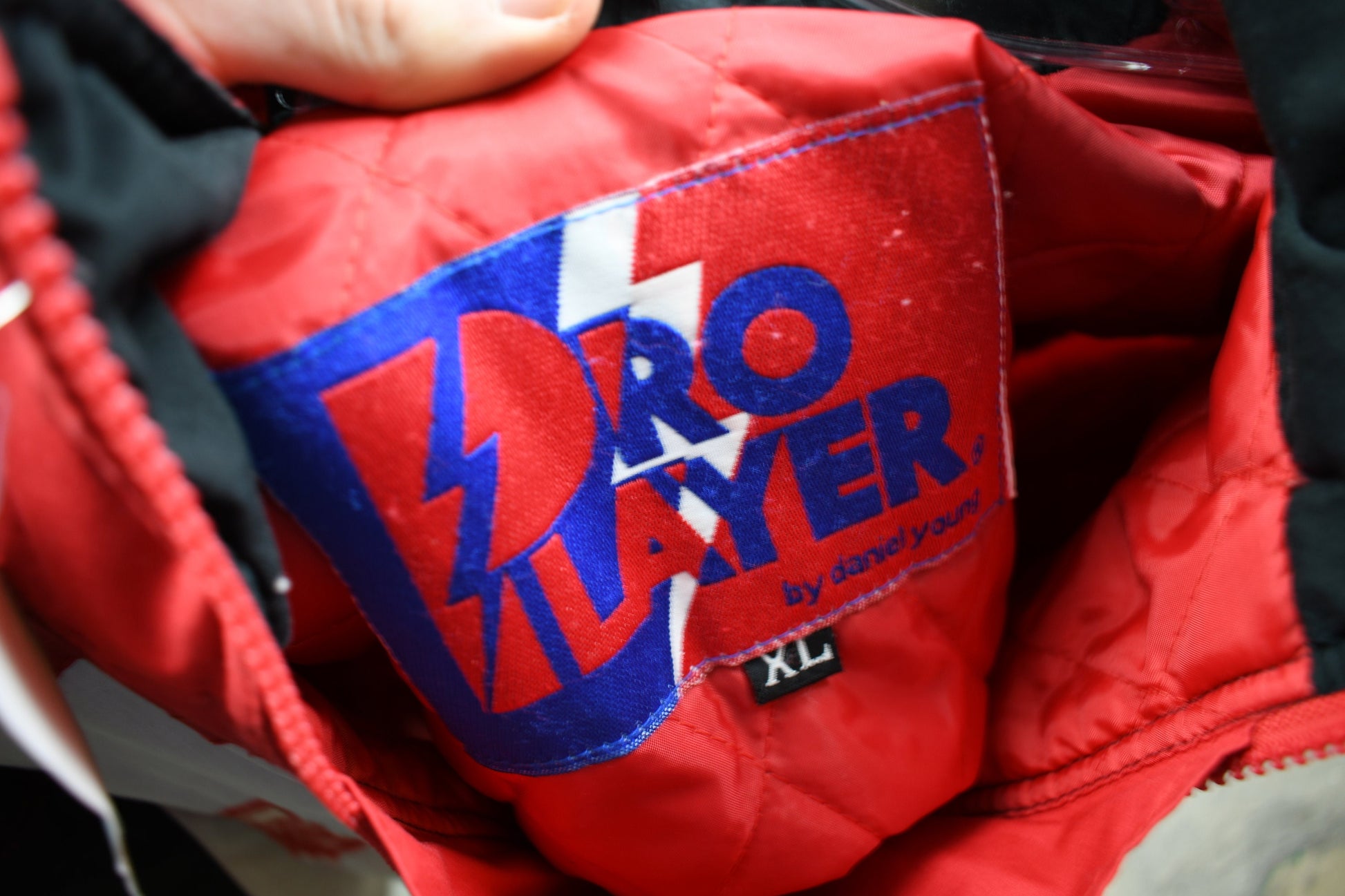 Vintage 1990s Detroit Red Wings NHL Pro Player Puffer Jacket