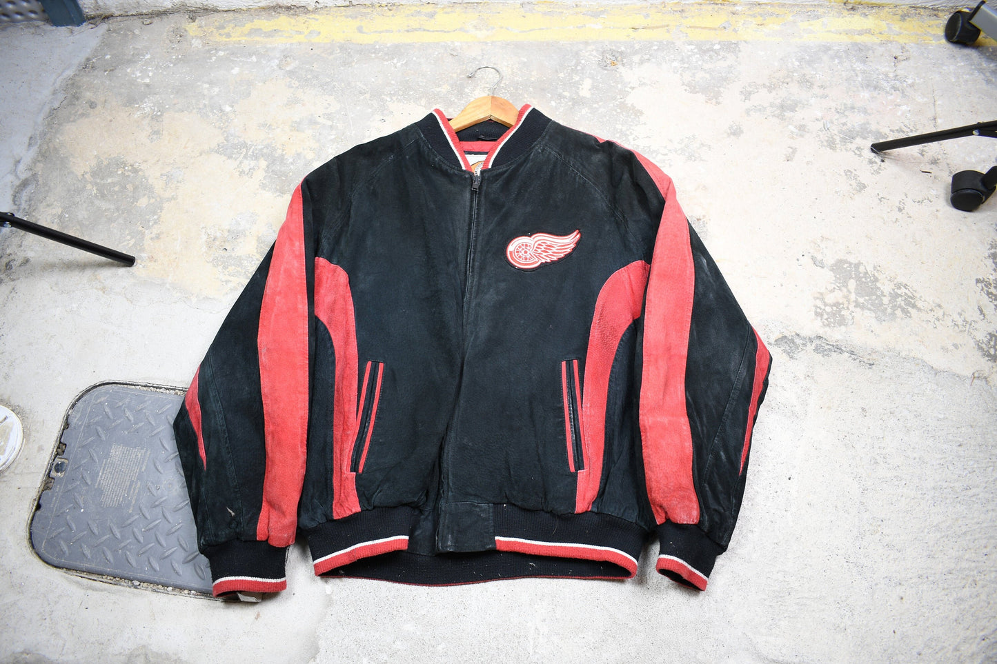 Vintage 1990s Detroit Red Wings NHL 90s Bomber Jacket / NHL Team Logo / Winter Sportswear / Streetwear Fashion / Hockey Fan Gear