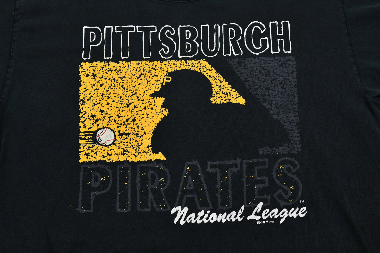 Vintage 1995 Pittsburgh Pirates MLB Baseball T-Shirt / Russell Athletics / Made In USA / 80s / 90s / Streetwear / Retro Style / Sportswear