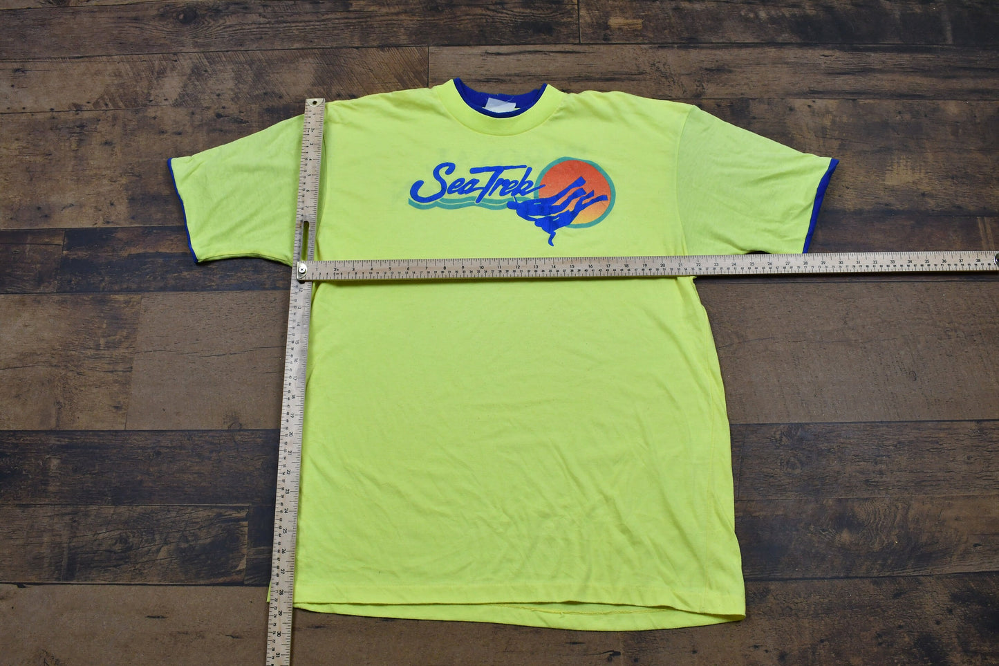 Vintage 1990s Sea Trek Single Stitch T-Shirt / Deep Sea Diving Royal Caribbean / 90s Streetwear Retro Style / Underwater / Neon Print