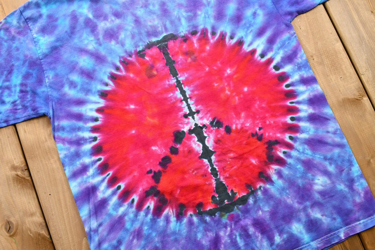 Vintage 1990s Tie-Dye Peace Sign T-Shirt / 90s / Streetwear / Retro Style / Hippie Fashion