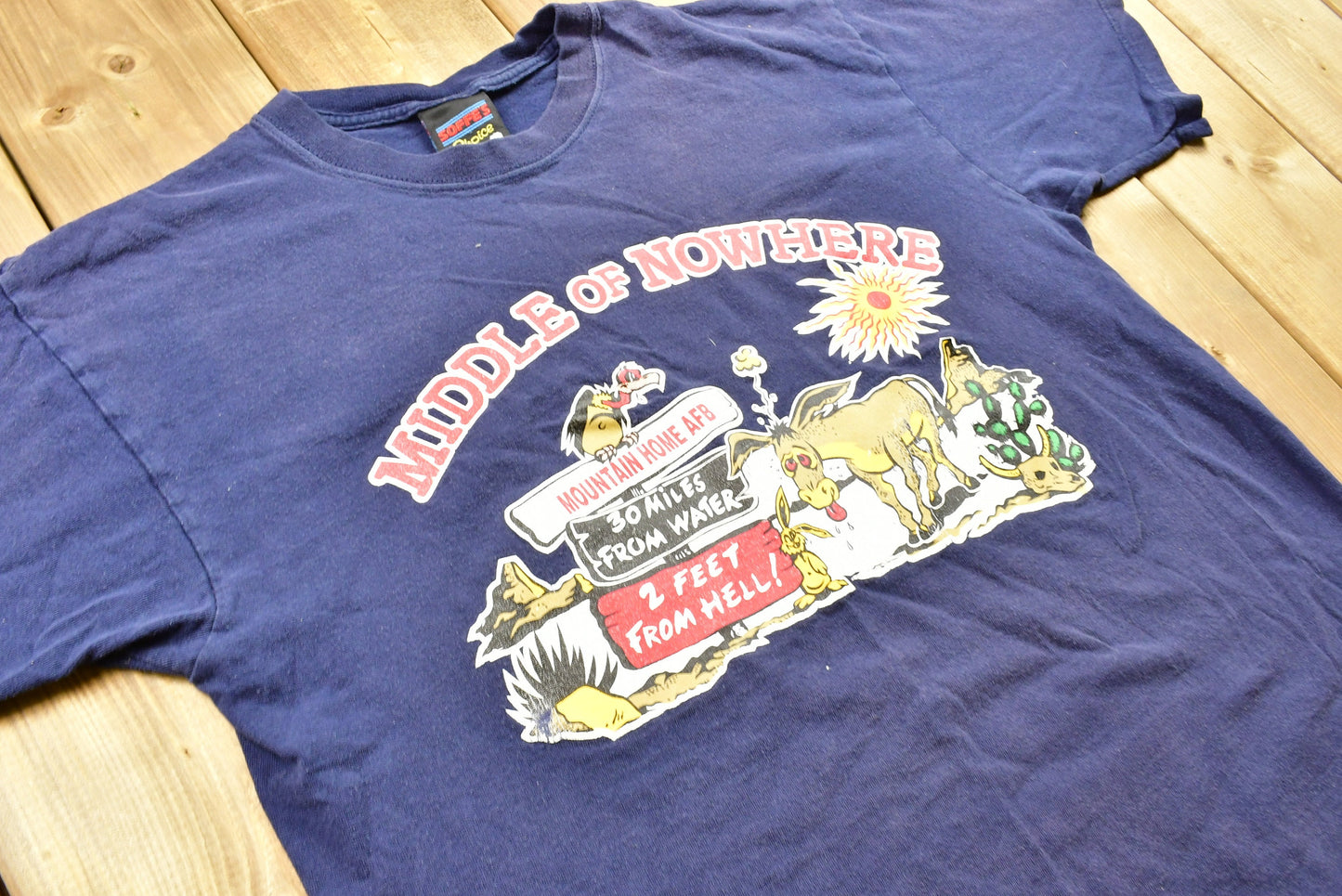 Vintage Middle Of Nowhere Desert Vacation T-Shirt / Funny / Streetwear Fashion / Travel & Tourism