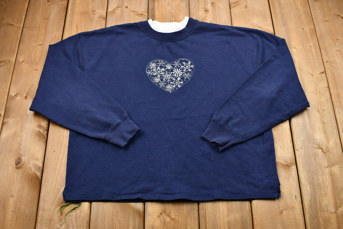 Vintage 1990s Snowflake Heart Graphic Crewneck Sweatshirt / Granny Sweater / Vintage Sweatshirt / American Streetwear / Pullover Sweatshirt