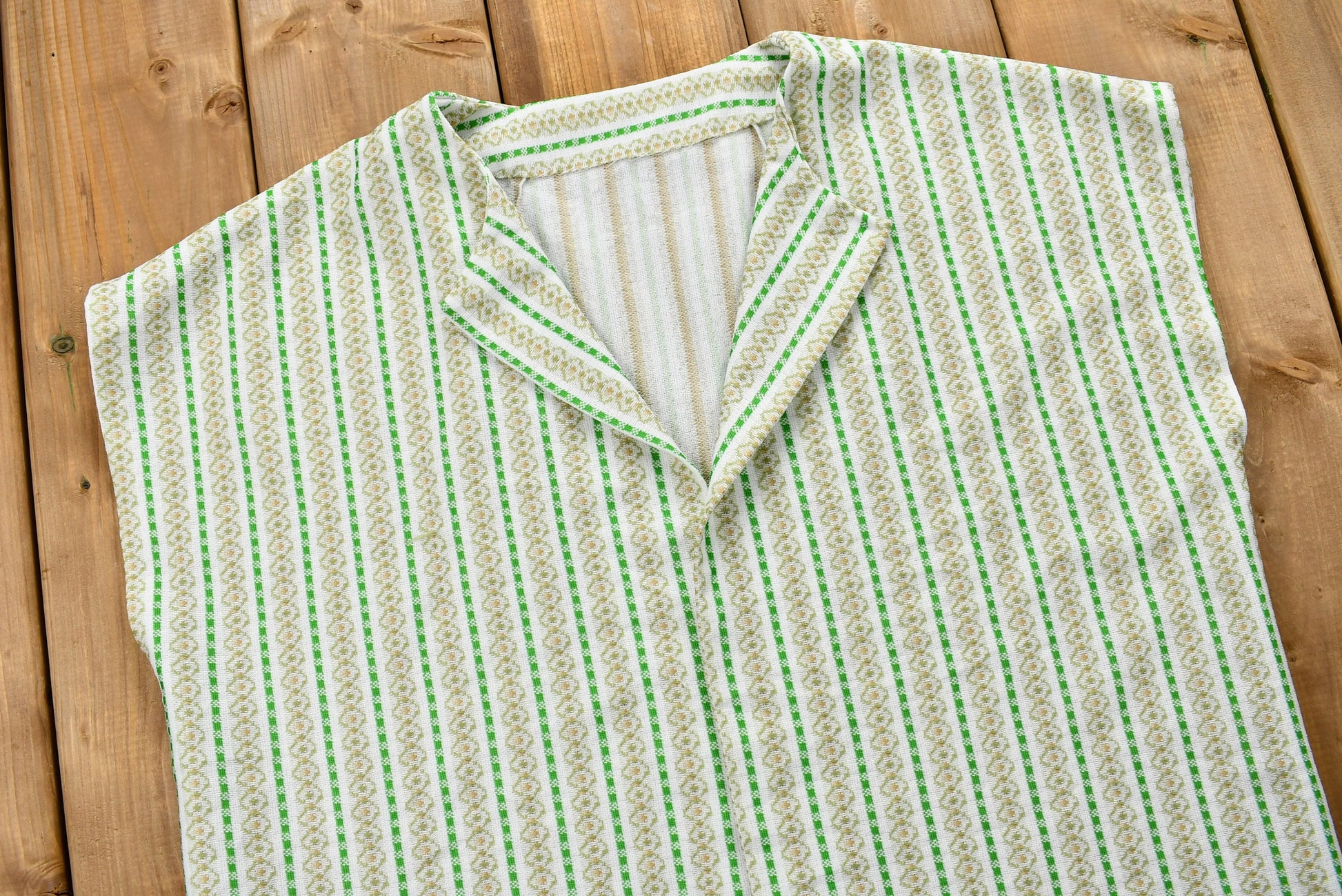 Vintage 1970s Handmade Green Daisy Chain Print Vest