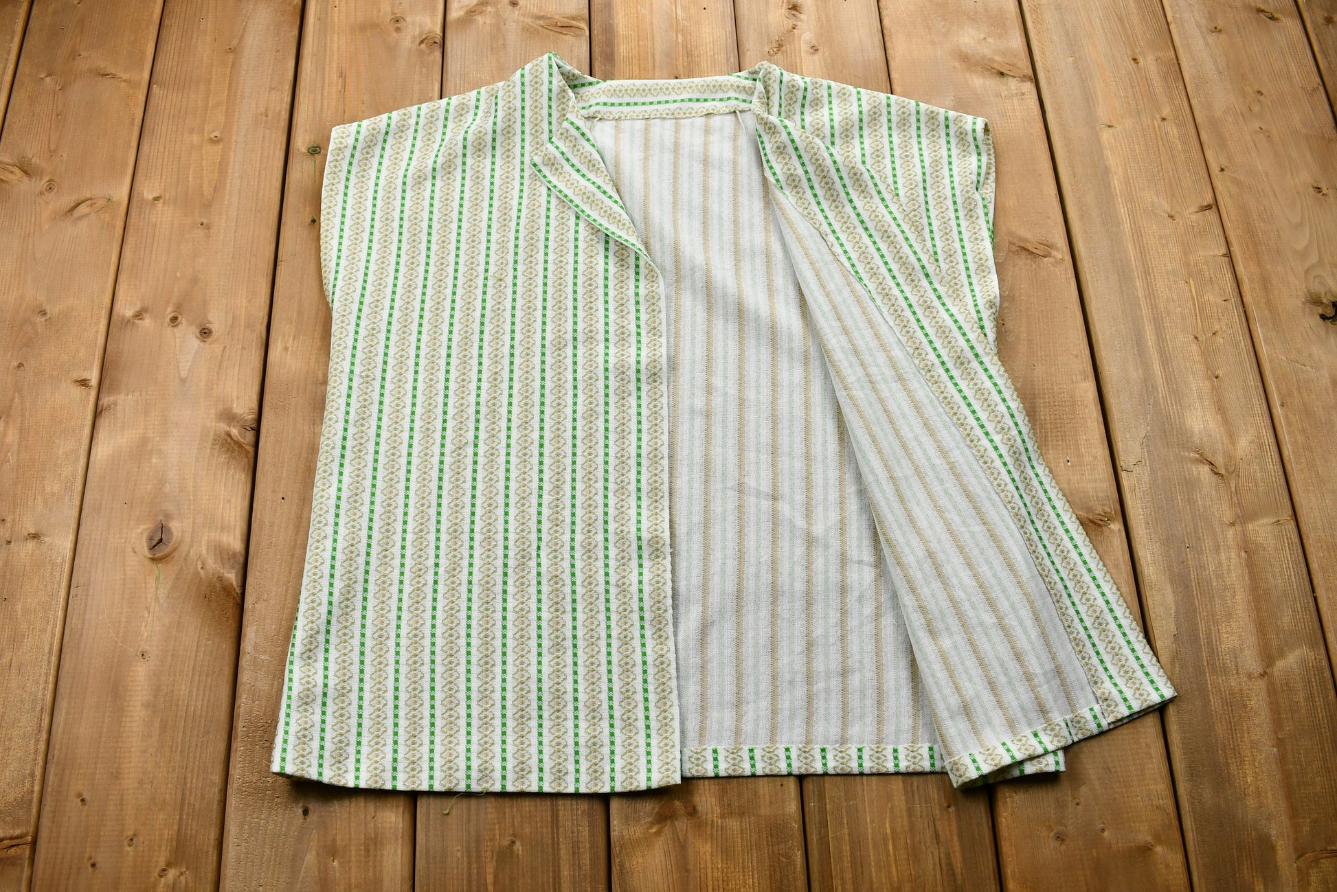 Vintage 1970s Handmade Green Daisy Chain Print Vest