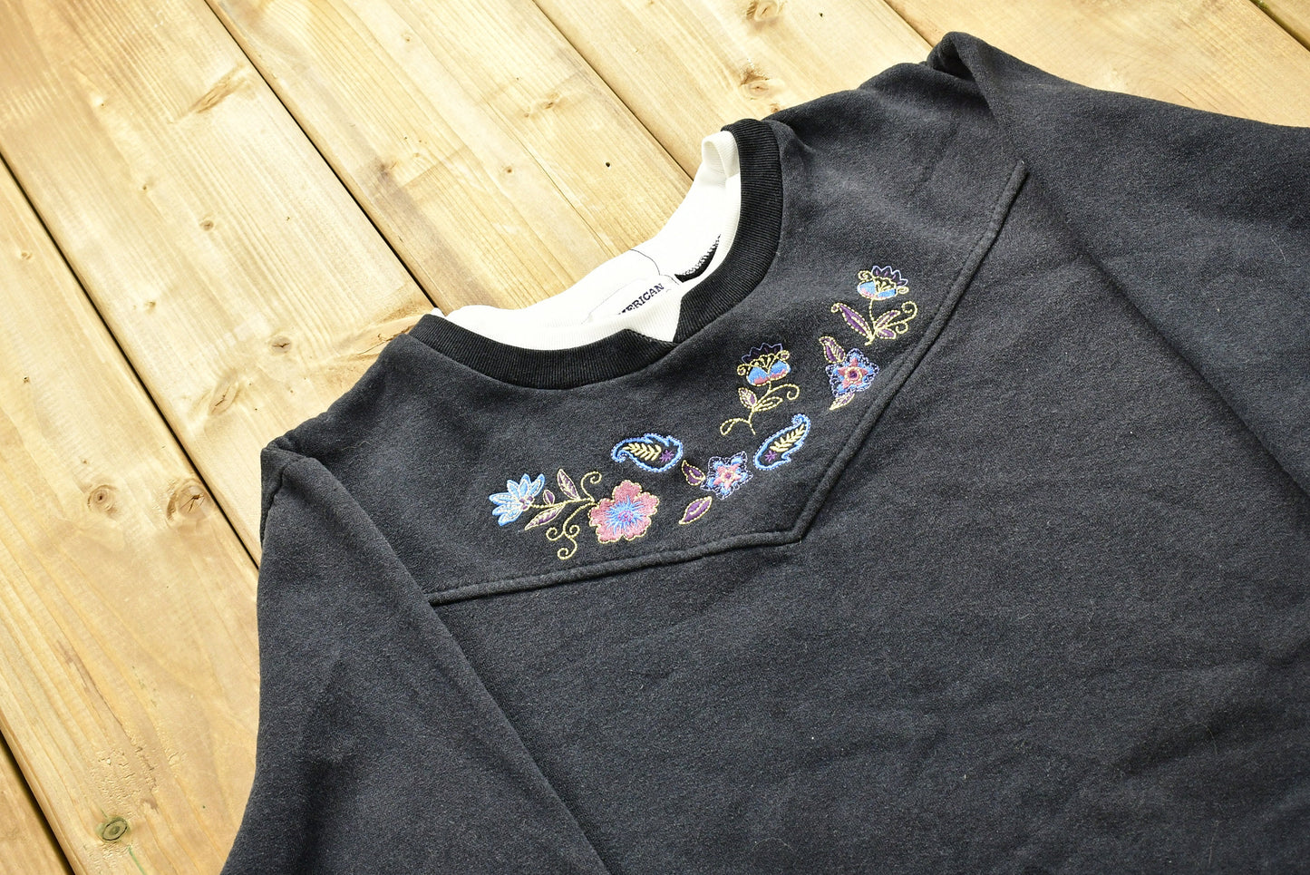 90s Floral Embroidered Crewneck