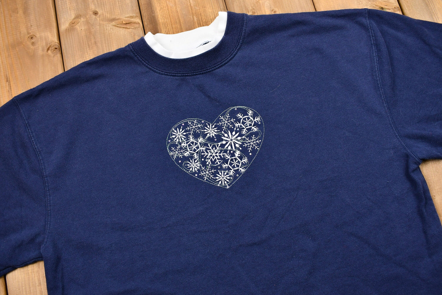 Vintage 1990s Snowflake Heart Graphic Crewneck Sweatshirt / Granny Sweater / Vintage Sweatshirt / American Streetwear / Pullover Sweatshirt