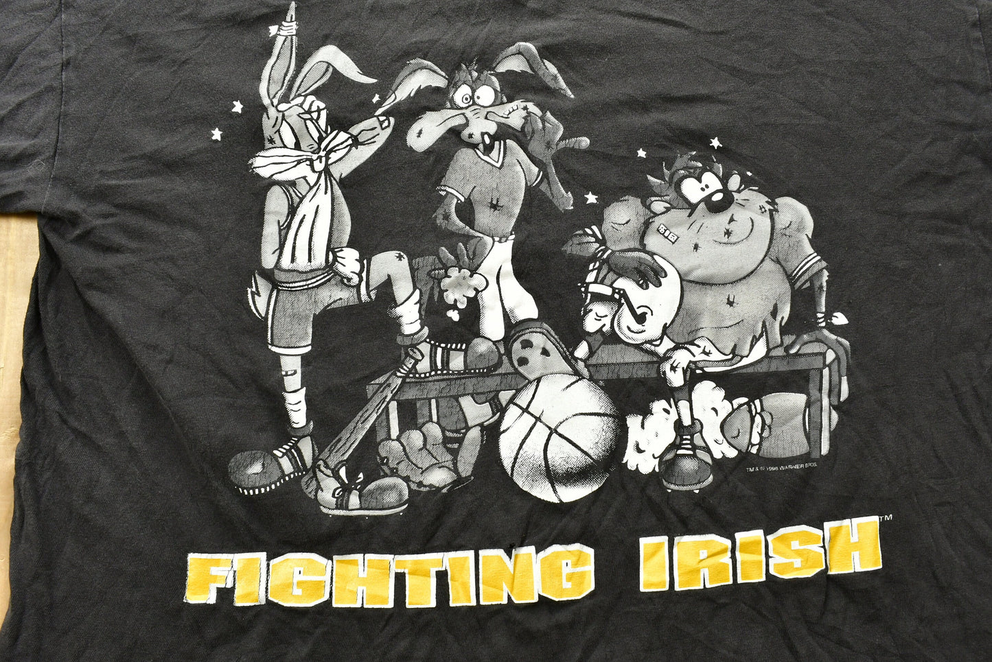 Vintage 1996s University Of Notre Dame Fighting Irish Looney Tunes T-Shirt / Single Stitch / NCAA Tee / Americana / Sportswear / College