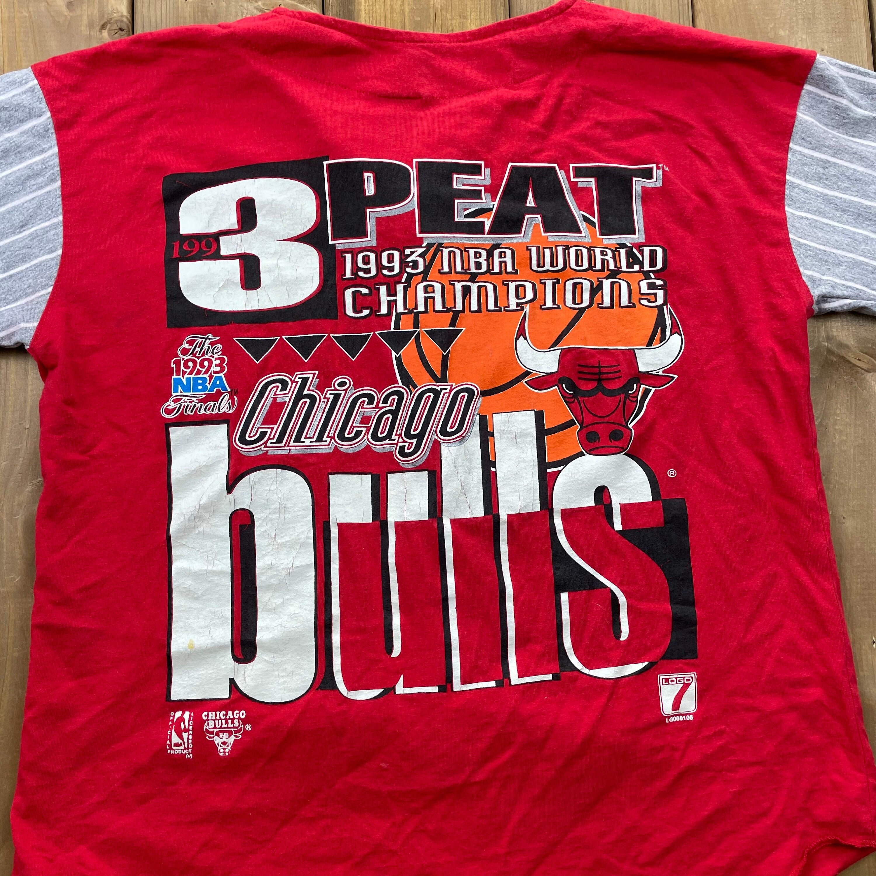 Vintage 1993 Chicago Bulls 3 Peat Graphic Baseball Style T-Shirt