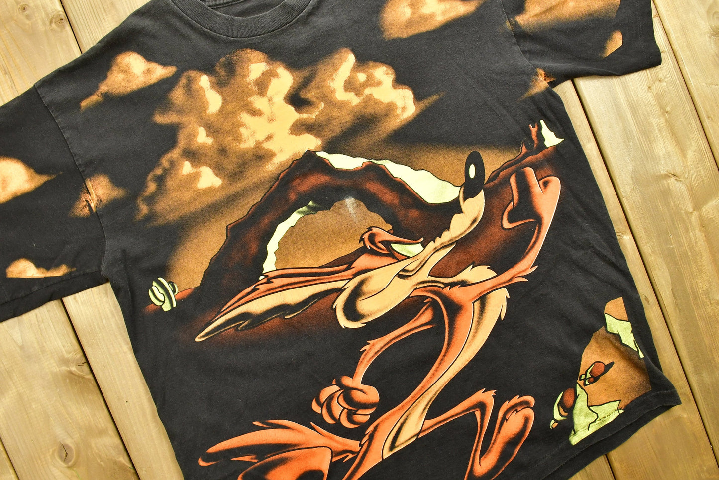 Vintage 1995 Wile E Coyote & Road Rununer All Over Print T-Shirt / Single Stitch / Warner Bros / American Streetwear / Looney Tunes