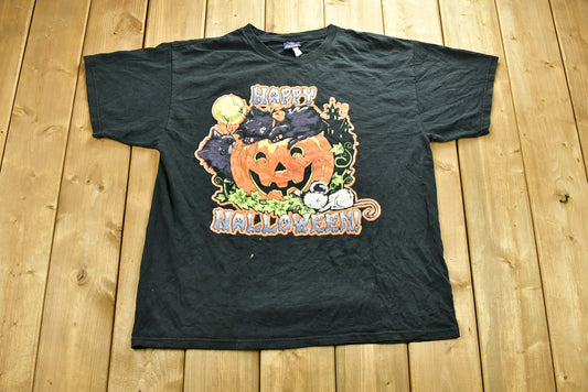 Vintage Happy Halloween Graphic T-Shirt / Graphic / 80s / 90s / Streetwear / Retro Style / Halloween Tee / Spooky