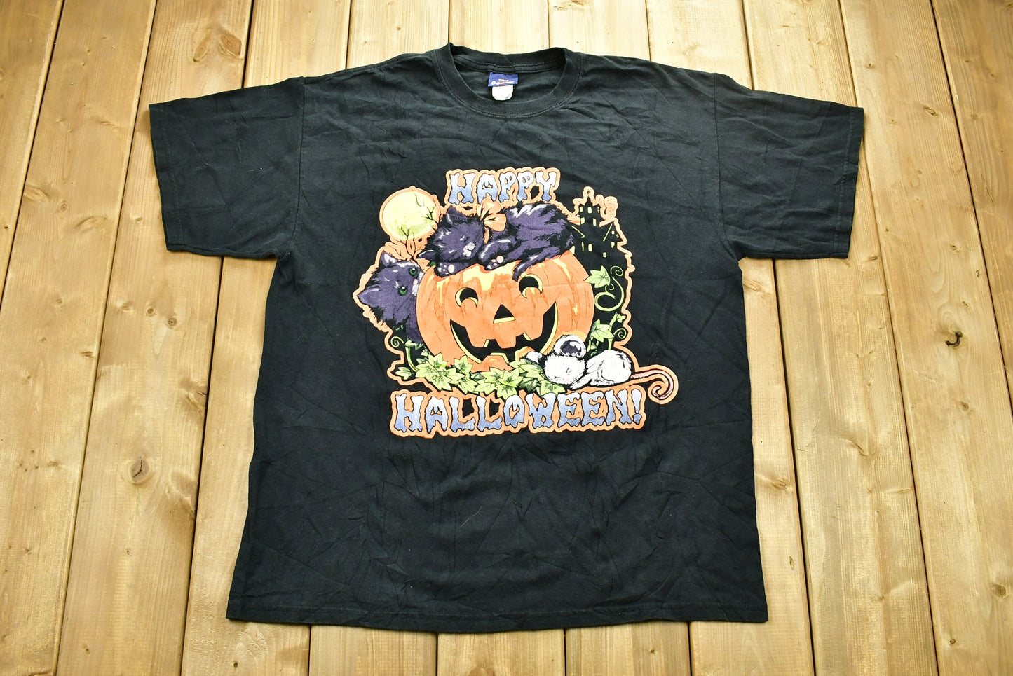 Vintage 1990's Happy Halloween Graphic T-Shirt / Graphic / 80s / 90s / Streetwear / Retro Style / Festive Graphic / Spooky T Shirt