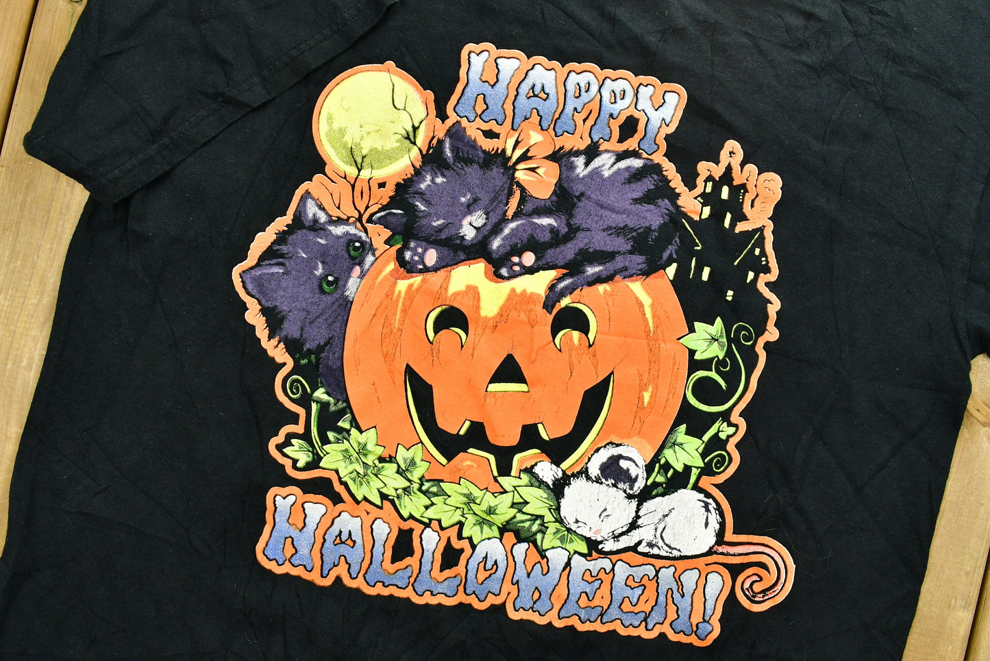 Vintage 1990's Happy Halloween Graphic T-Shirt / Graphic / 80s / 90s / Streetwear / Retro Style / Festive Graphic / Spooky T Shirt