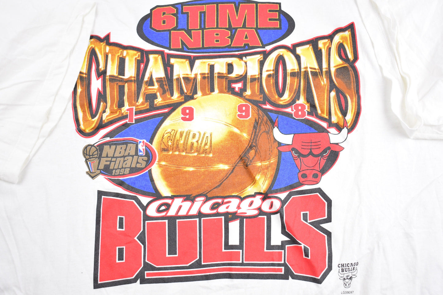 Vintage 1998 Chicago Bulls 6 Times Champs Logo Athletic Made In USA Graphic T-Shirt /Street/ Retro Style / Single Stitch / 90s Chicago Bulls