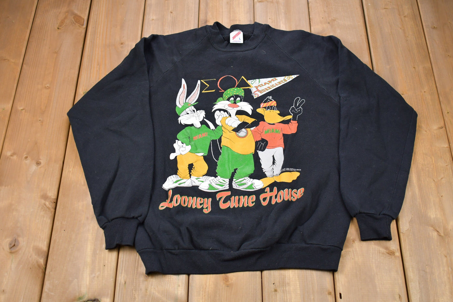 Vintage 1994 Warner Bros Looney Tune House Graphic Crewneck Sweatshirt / 90s Crewneck / Souvenir / Athleisure / Streetwear / Made In USA