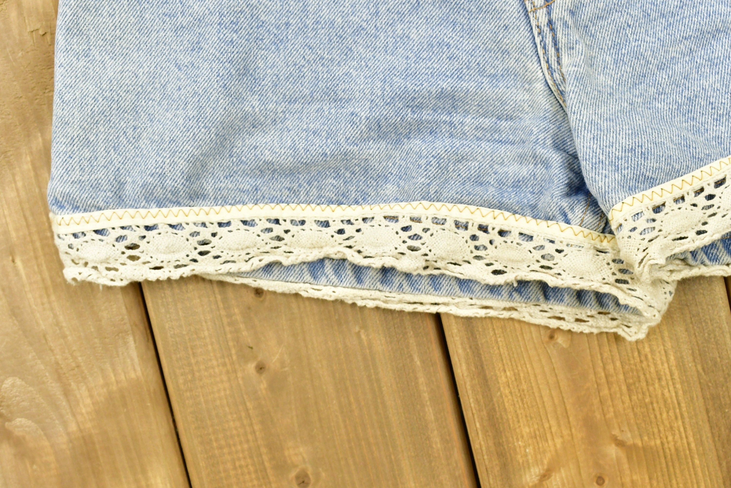 Vintage 1990s Levi's Red Tab Laced Women's Jean Short Shorts Size 9 Jr