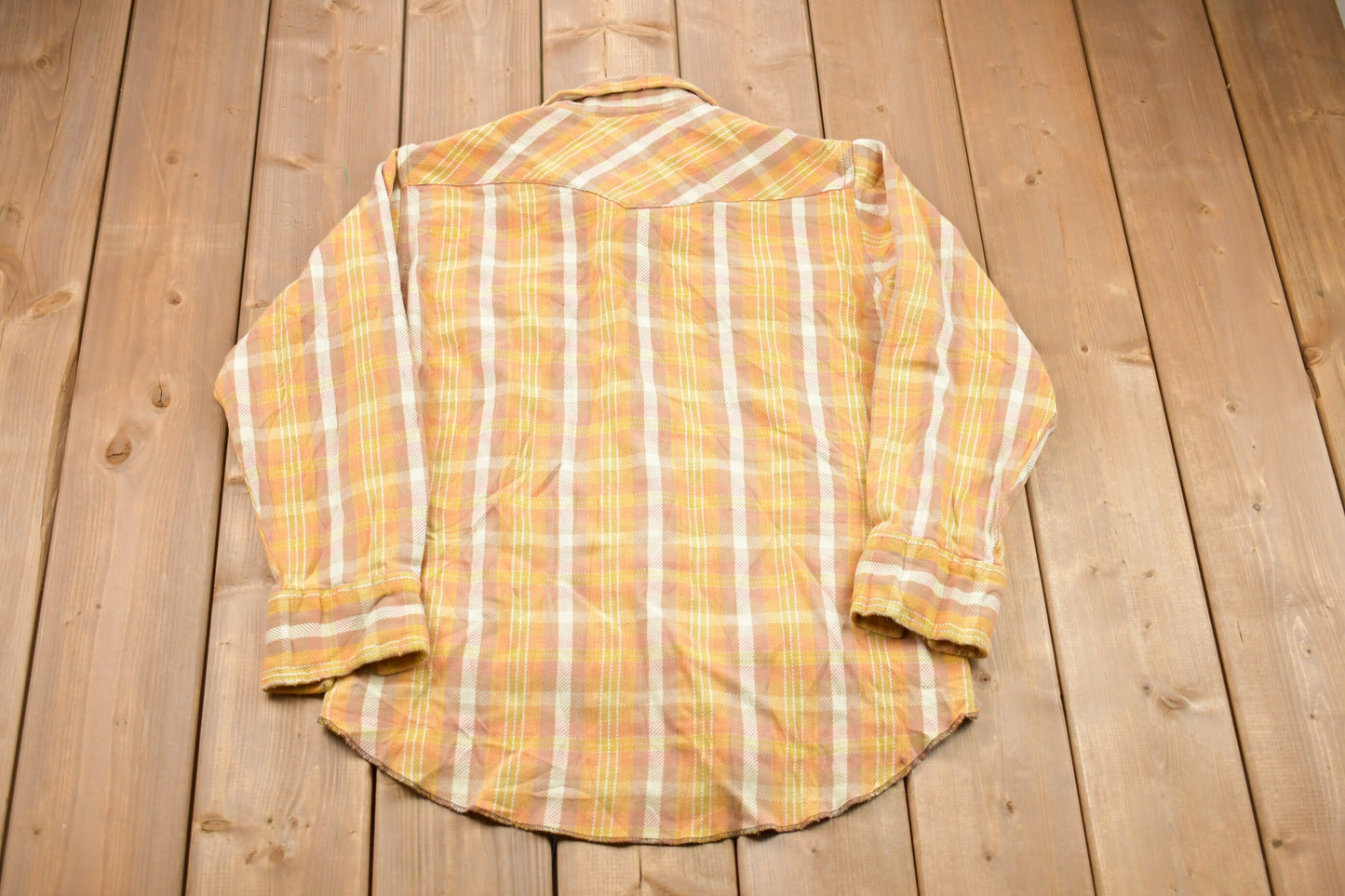 Vintage 1990s Wrangler Button Up Shirt / 1990's Button Up / Vintage Flannel / Casual Wear / Workwear / Pattern Button Up