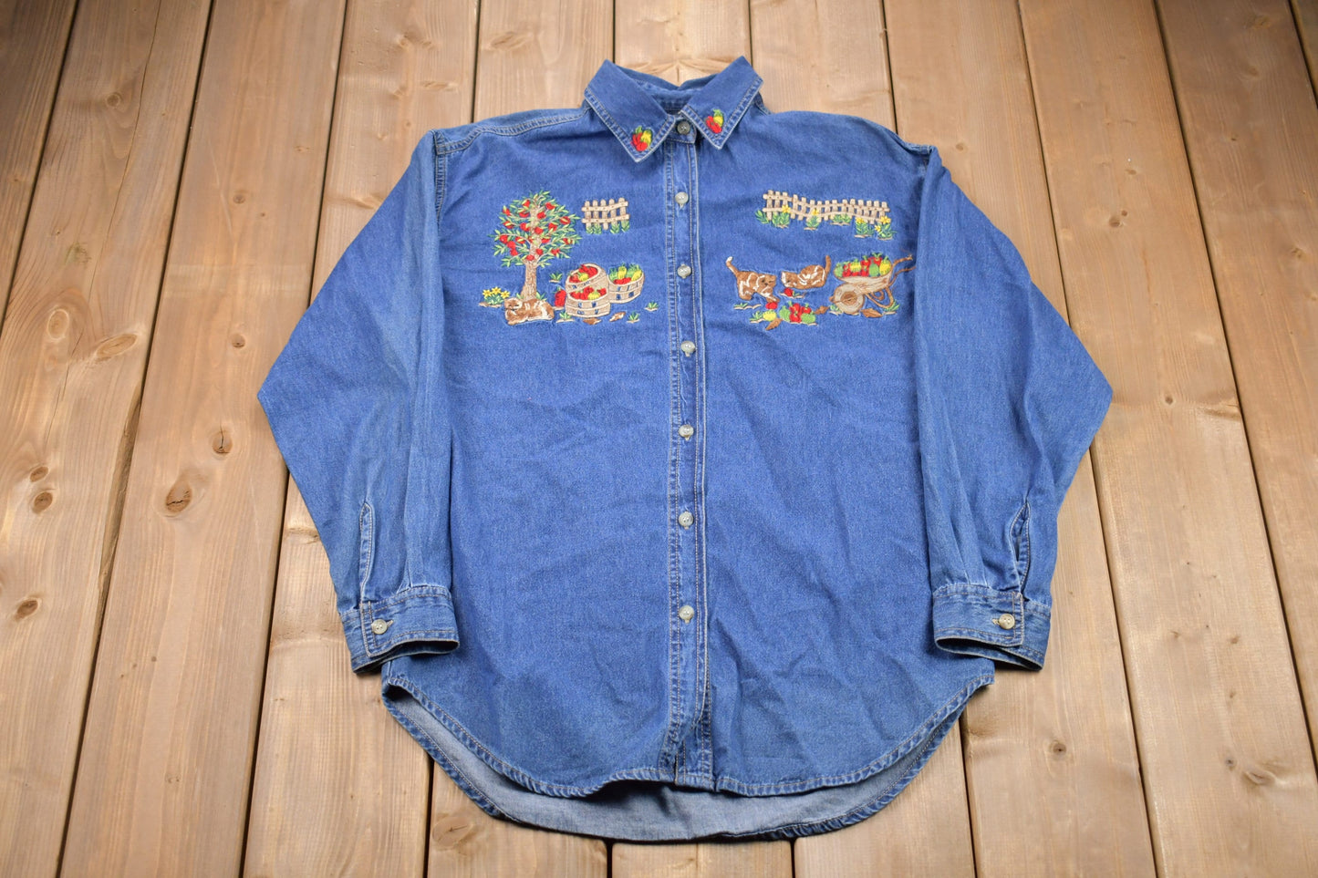 Vintage 1990s Fall Apples Embroidered Denim Button Up Shirt / 1990's Button Up / Vintage Shirt / Casual Wear / Workwear / Pattern Button Up