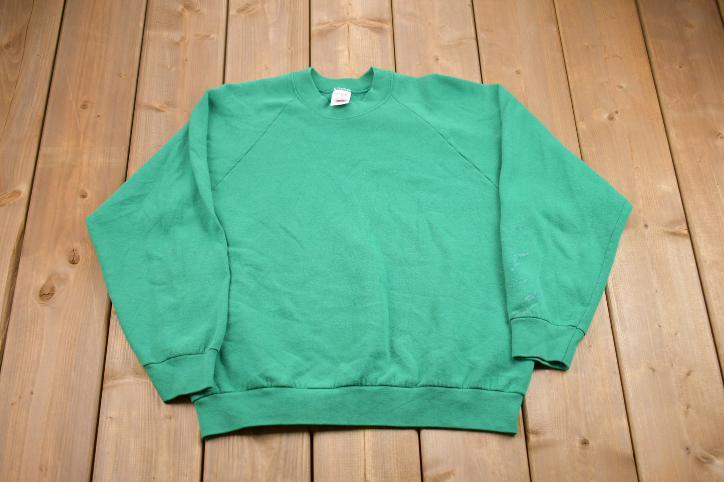 Vintage 1980s Raglan Sleeve Made In USA Crewneck Sweatshirt / 80s Crewneck / Souvenir / Athleisure / Streetwear / 90s Fruit Of The Loom