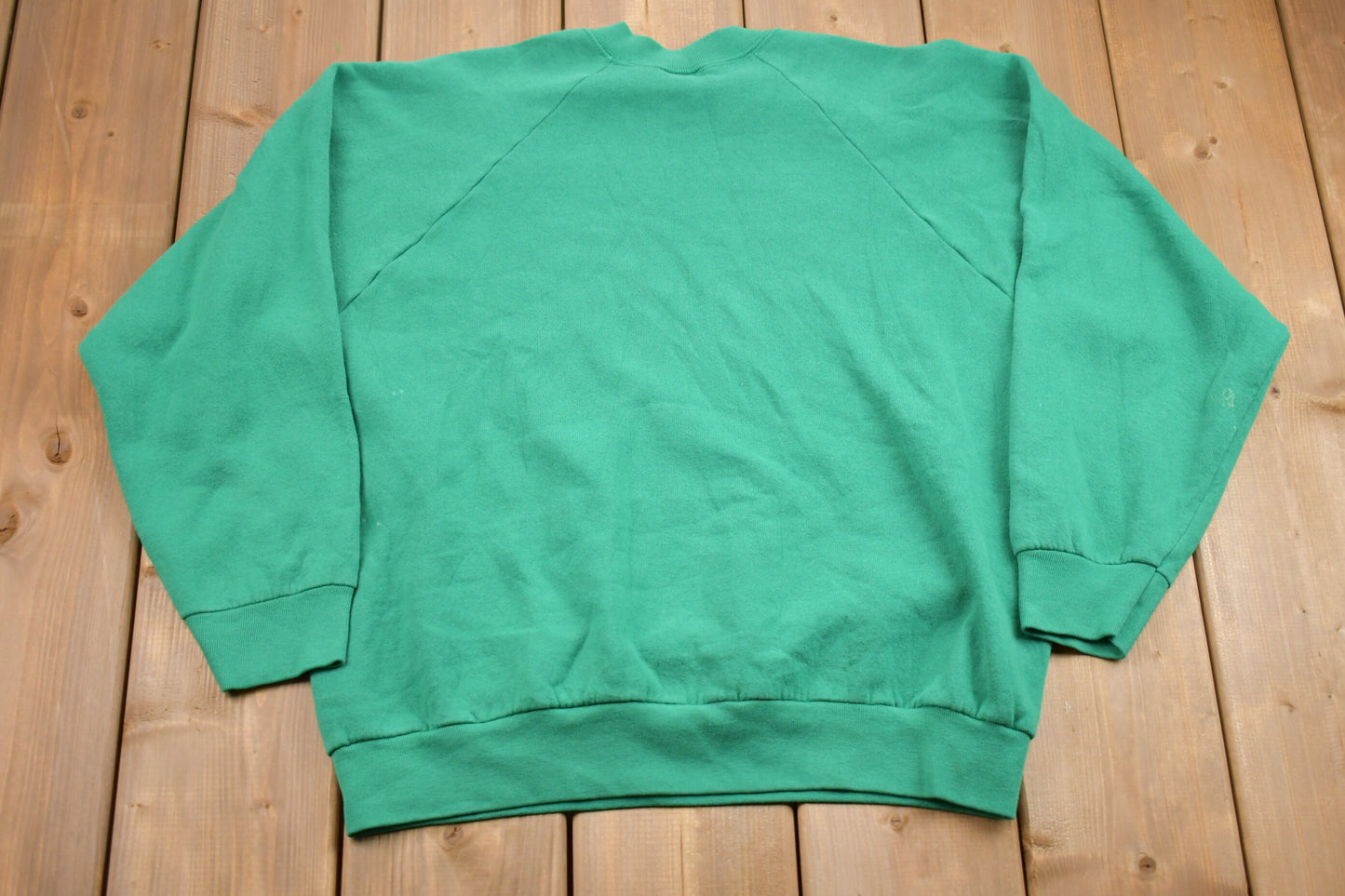 Vintage 1980s Raglan Sleeve Made In USA Crewneck Sweatshirt / 80s Crewneck / Souvenir / Athleisure / Streetwear / 90s Fruit Of The Loom