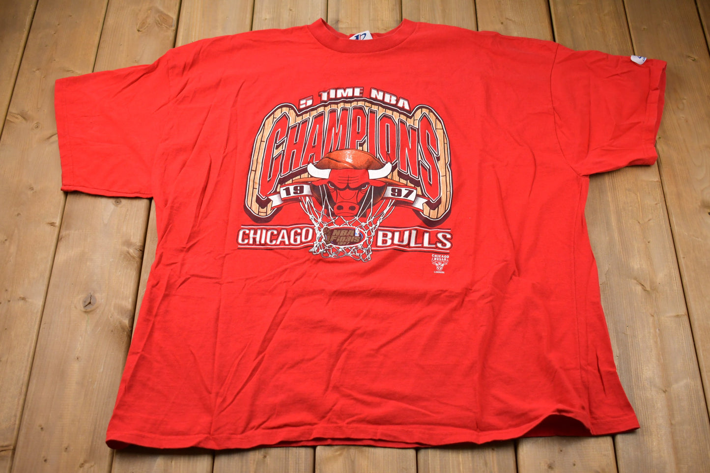 Vintage 1997 Chicago Bulls NBA 5-Peat Champions Logo Athletic Made In USA Graphic T-Shirt / Streetwear / Retro Style / Single Stitch Bulls