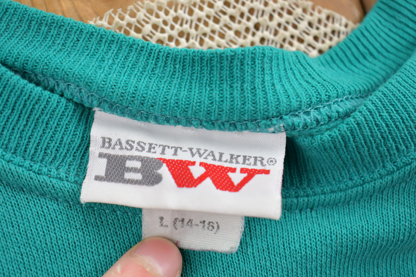 Vintage 1990s Bassett Walkers Made In USA Raglan Crewneck Sweatshirt /90s Crewneck / Souvenir / Athleisure / Streetwear / Travel And Tourism