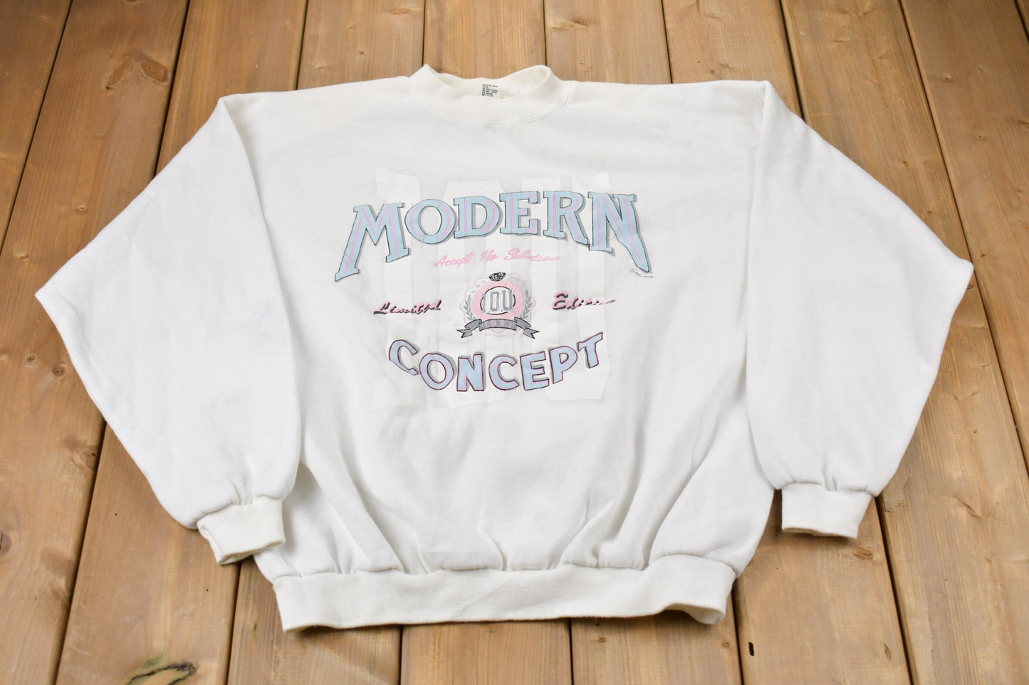 Vintage 1991 Modern Concept Graphic Crewneck Sweatshirt / 90s Crewneck / Souvenir / Athleisure / Streetwear / Travel And Tourism