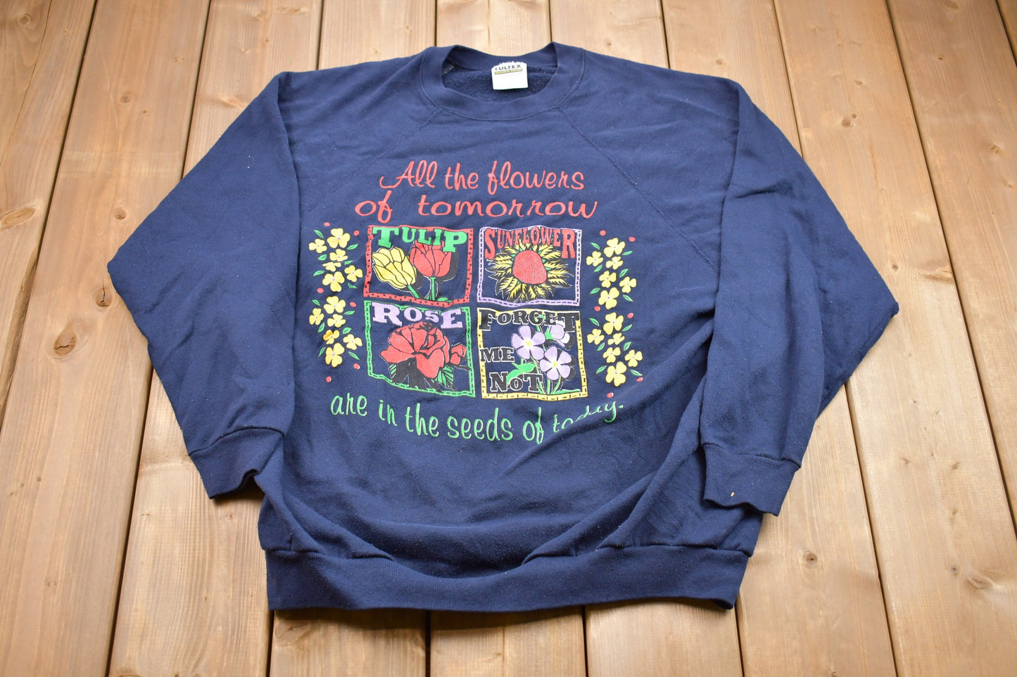 Vintage 1990s Flowers Graphic Crewneck Sweatshirt / 90s Crewneck / Souvenir / Athleisure / Streetwear / Travel And Tourism / Made In USA