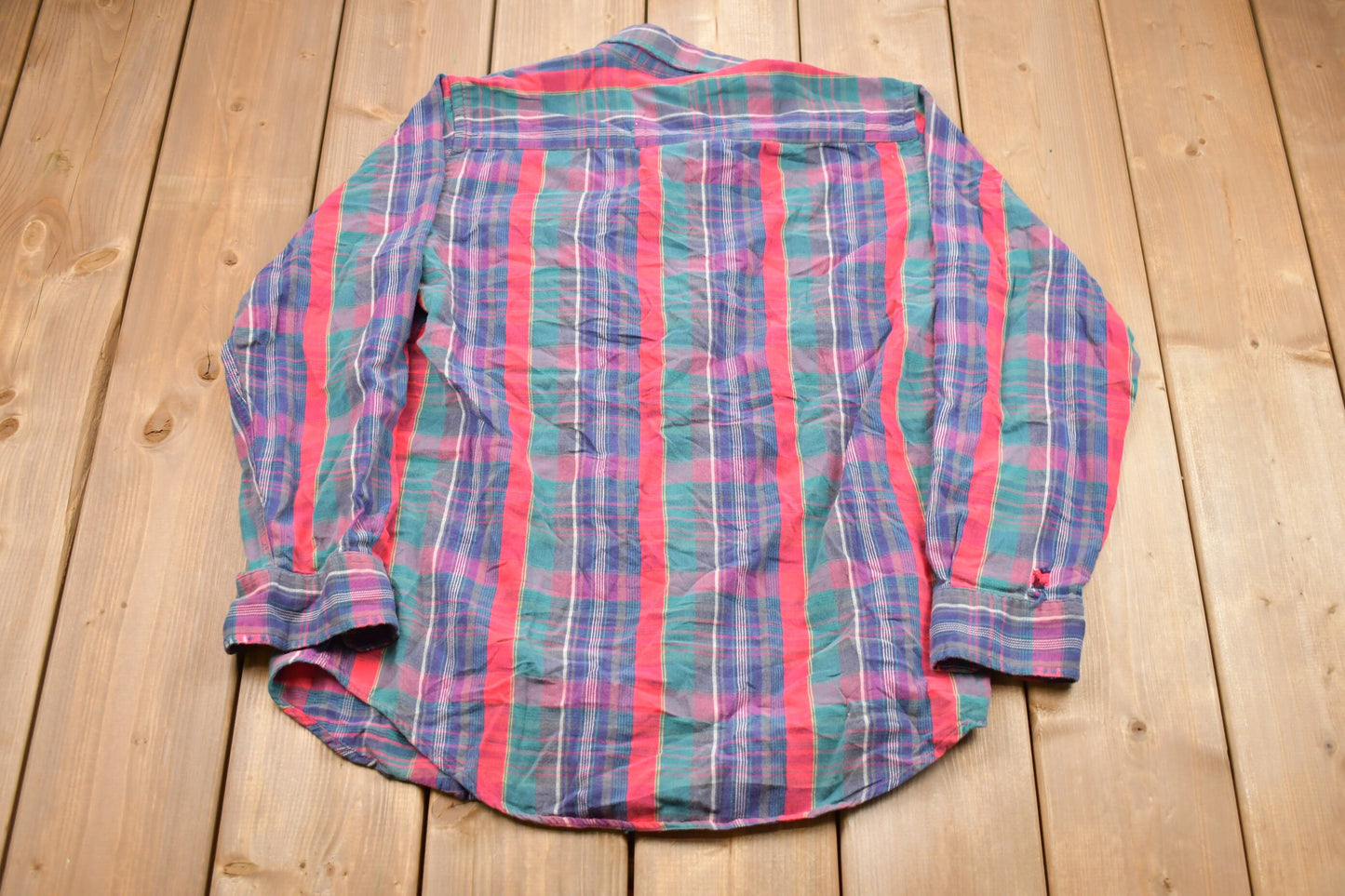 Vintage 1990s Woolrich Plaid Button Up Shirt / 1990s Button Up / Vintage Flannel / Casual Wear / Workwear / Pattern Button Up