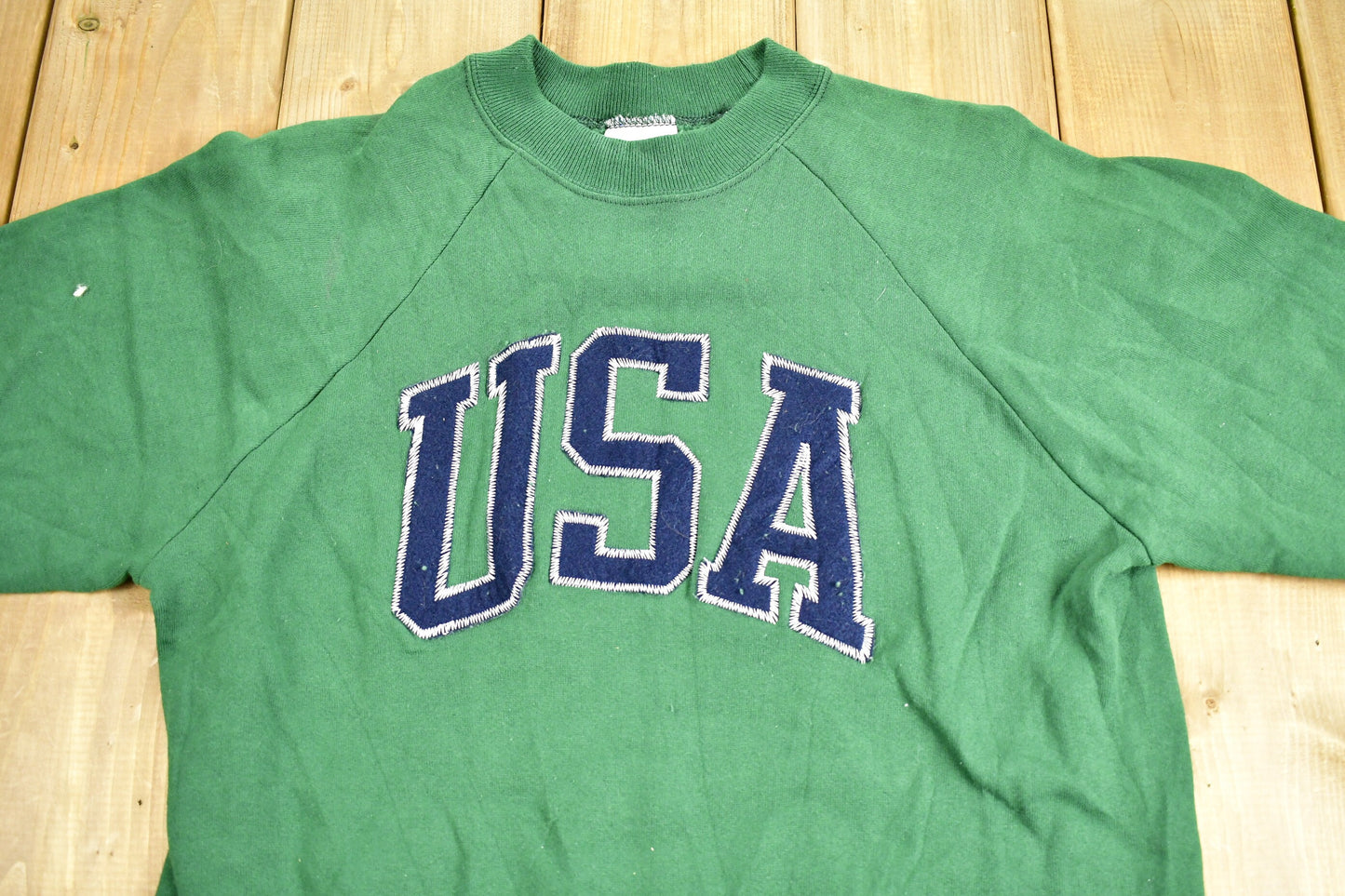 Vintage 1990s USA Embroidered Raglan Cut Crewneck Sweatshirt / 90s Crewneck / Souvenir / Embroidered / Streetwear / Travel And Tourism