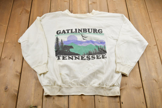 Vintage 1980s Gatlinburg Tennessee Graphic Raglan Sweatshirt / 80s Crewneck / Souvenir / Athleisure / Made In USA / Travel And Tourism