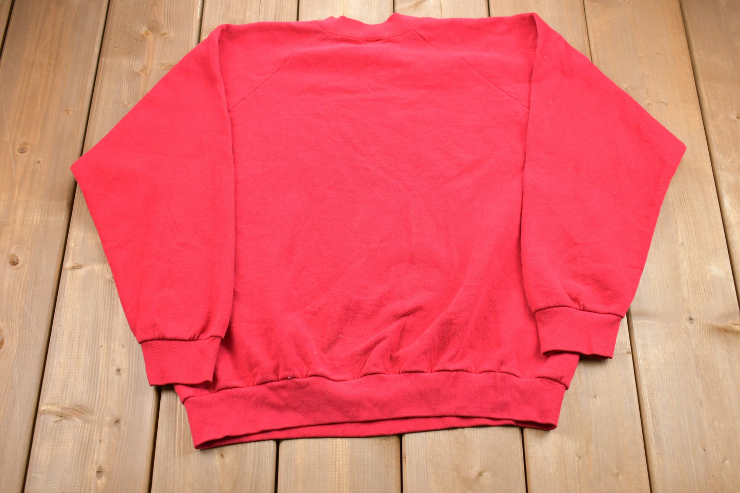 Vintage 1990s Basic Crewneck Sweatshirt / 90s Crewneck / Souvenir / Athleisure / Streetwear / Fruit Of The Loom / Made In USA