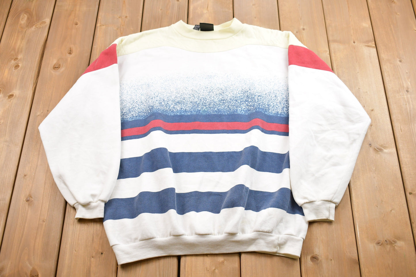 Vintage 1990s Crewneck Sweatshirt / 90s Crewneck / Souvenir / Athleisure / Streetwear / Travel And Tourism