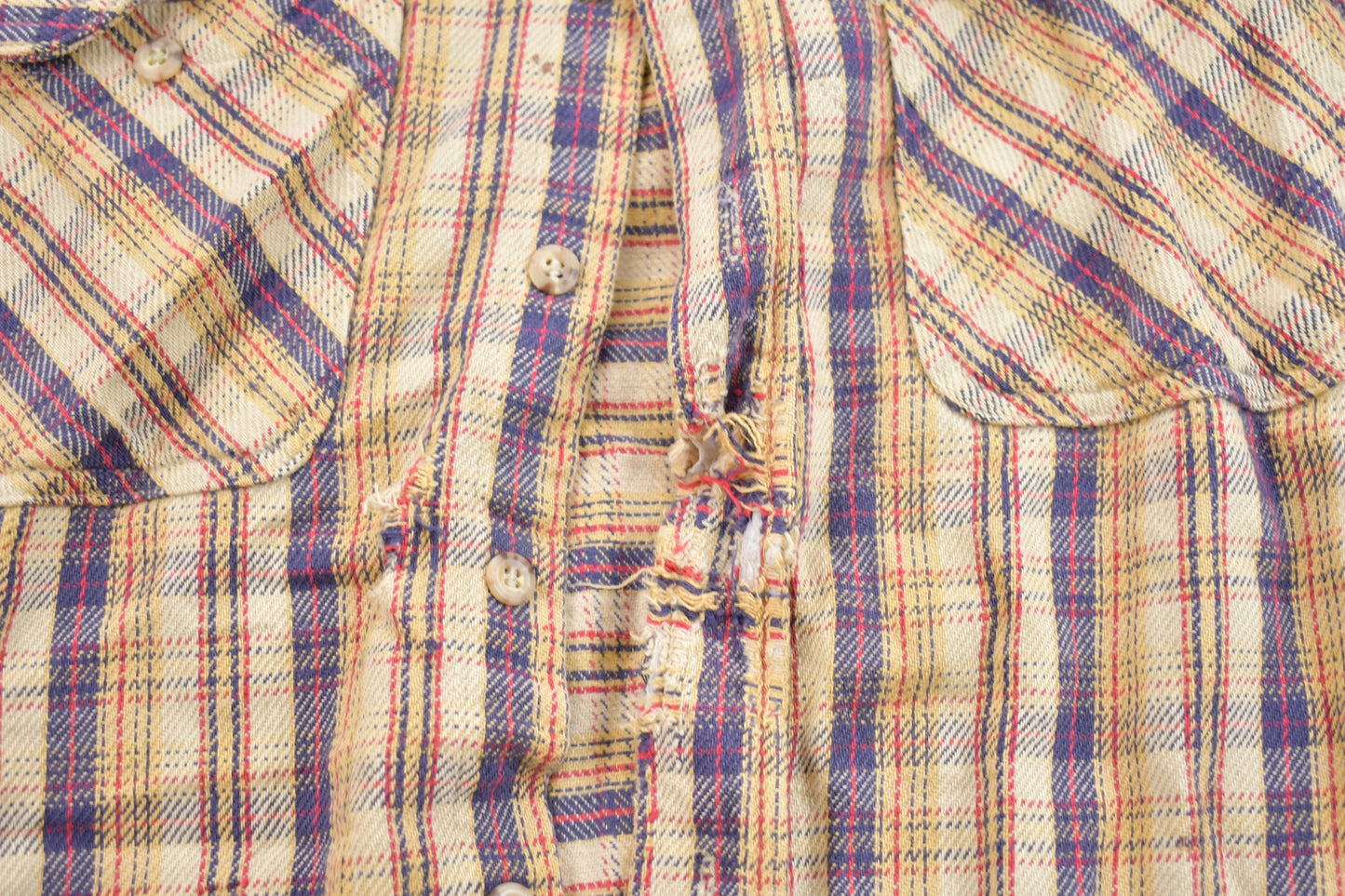 Vintage 1990s Carhartt Plaid Button Up Shirt / 1990s Button Up / Vintage Flannel / Casual Wear / Workwear / Pattern Button Up