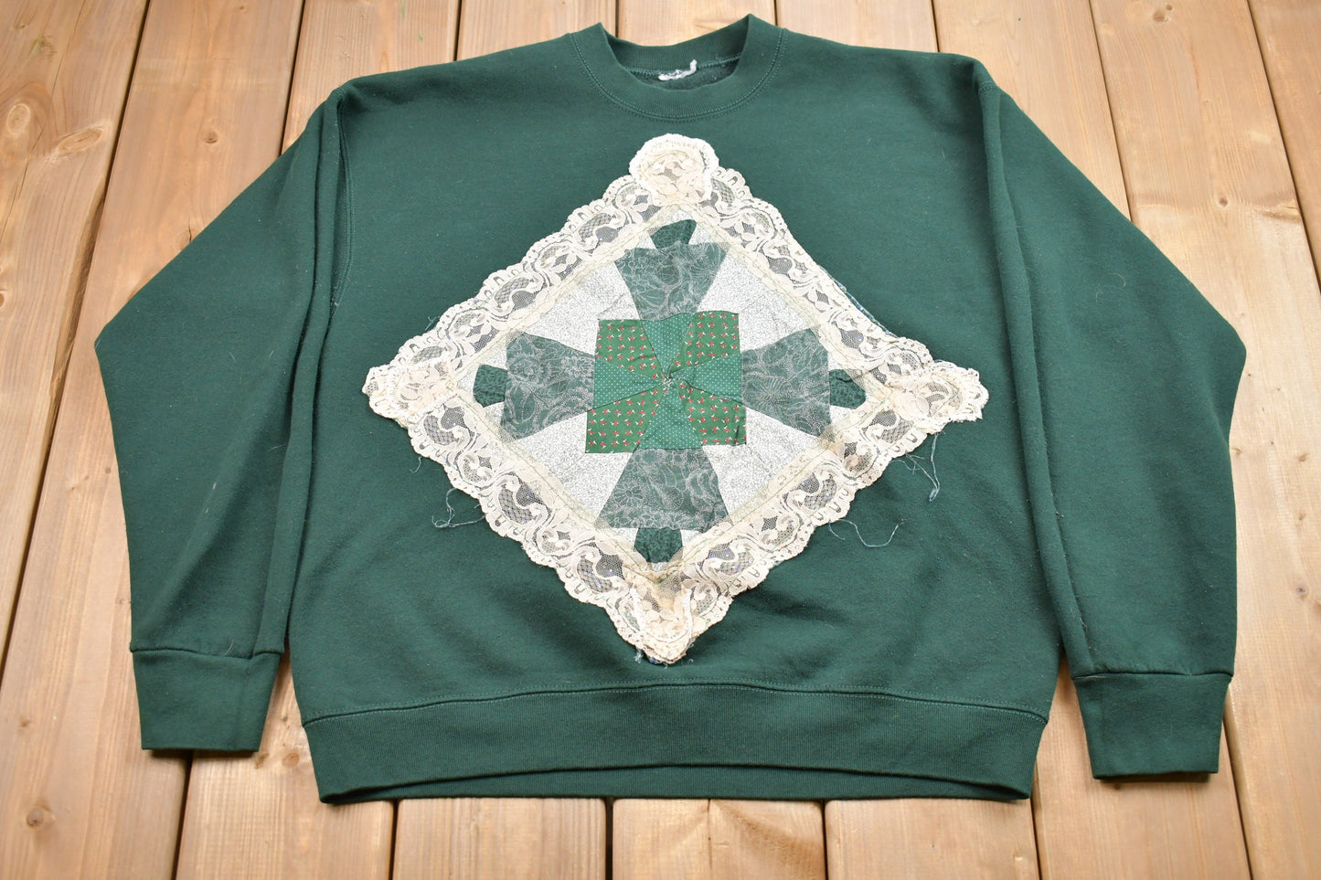 Vintage 1990s Embroidered Lace Crewneck Sweatshirt / 90s Crewneck / Souvenir / Athleisure / Streetwear