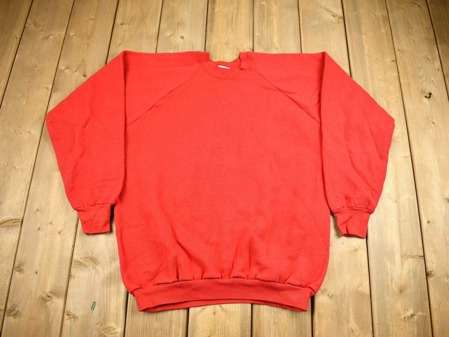 Vintage 1980s Blank Red Raglan Sleeve Crewneck Sweatshirt / 80s Crewneck / Made In USA / Fruit Of The Loom Blank / Streetwear / Blank