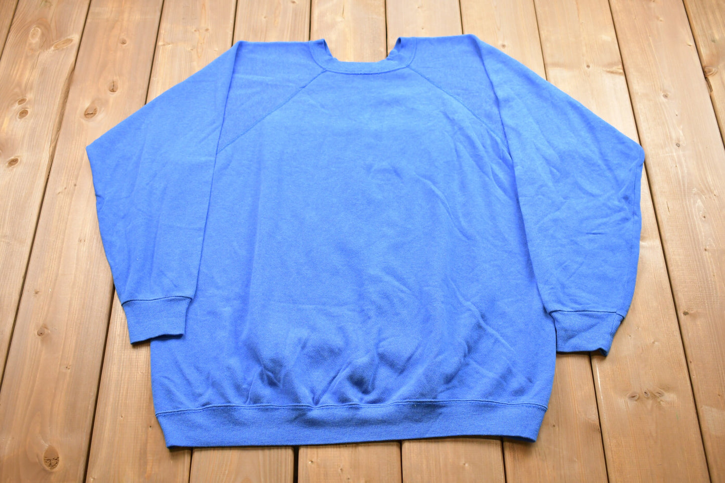 Vintage 1980s Blue Raglan Crewneck Sweatshirt / 80s Crewneck / Souvenir / Athleisure / Streetwear / Raglan Sweatshirt