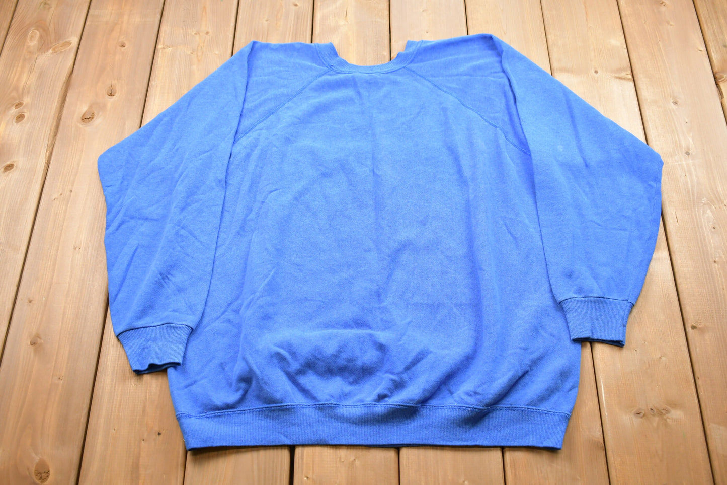 Vintage 1980s Blue Raglan Crewneck Sweatshirt / 80s Crewneck / Souvenir / Athleisure / Streetwear / Raglan Sweatshirt