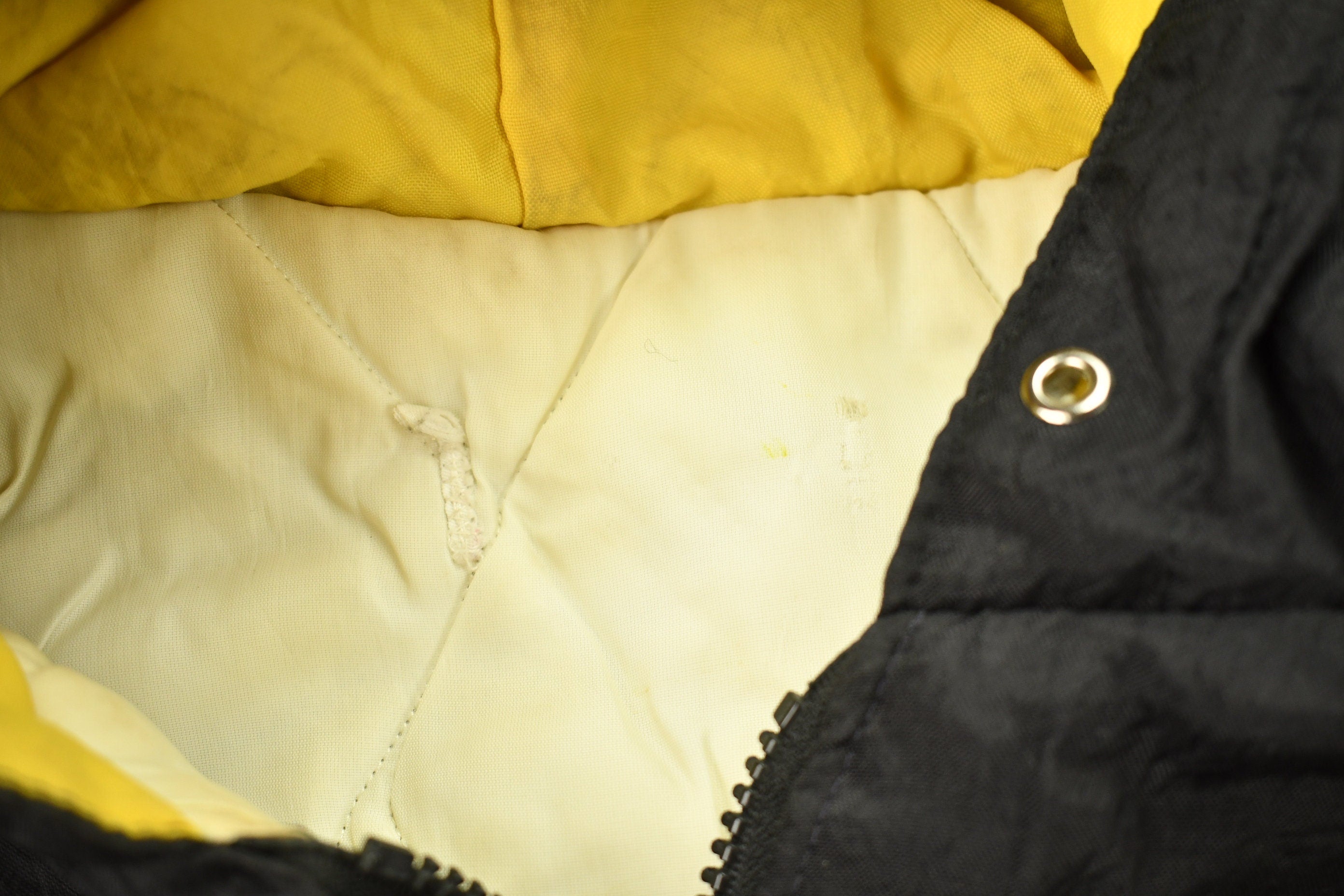 Vintage 1980s Pittsburgh Penguins NHL Full Zip Windbreaker Jacket