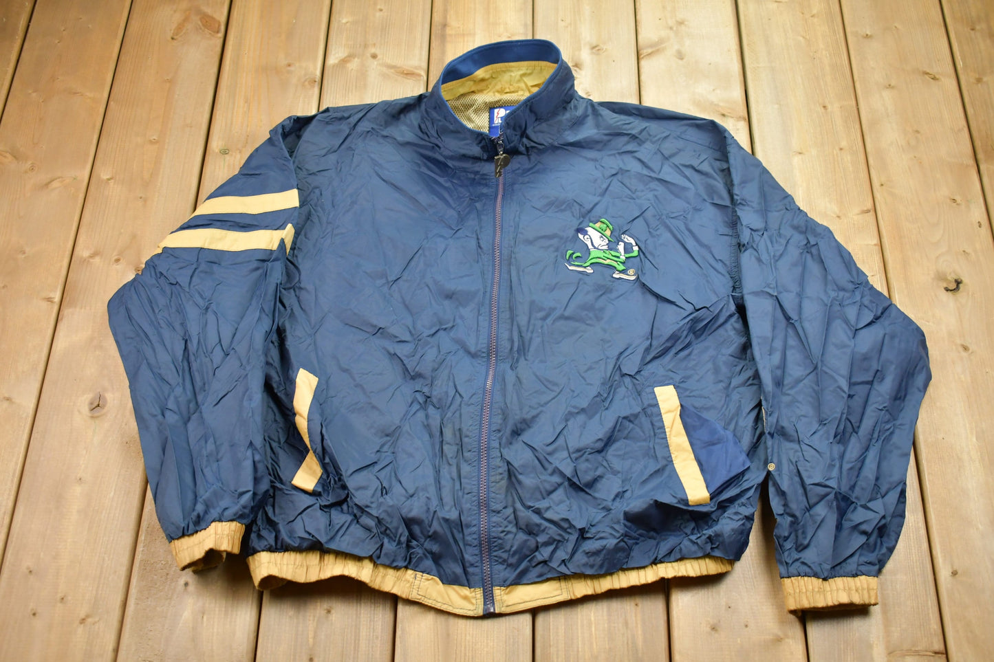 Vintage 1990s Pro Player University Of Notre Dame Fighting Irish Windbreaker Jacket / Athletic Sportswear / Streetwear / Athleisure