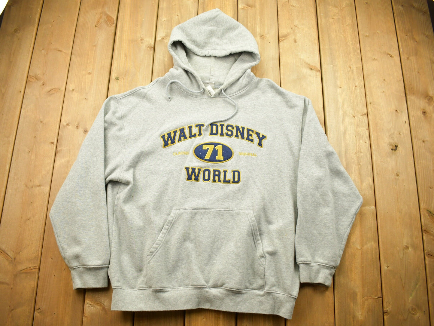 Vintage 1990s Walt Disney World Embroidered Hoodie / Mickey Mouse / Minnie Mouse / Walt Disney World / Embroidered Hoodie / 80s / 90s