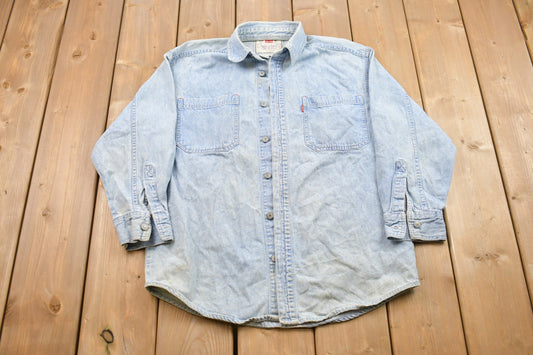 Vintage 1990s Levi's Button Up Shirt / 1990s Denim Button Up / Vintage Flannel / Casual Wear / Workwear / Pattern Button Up