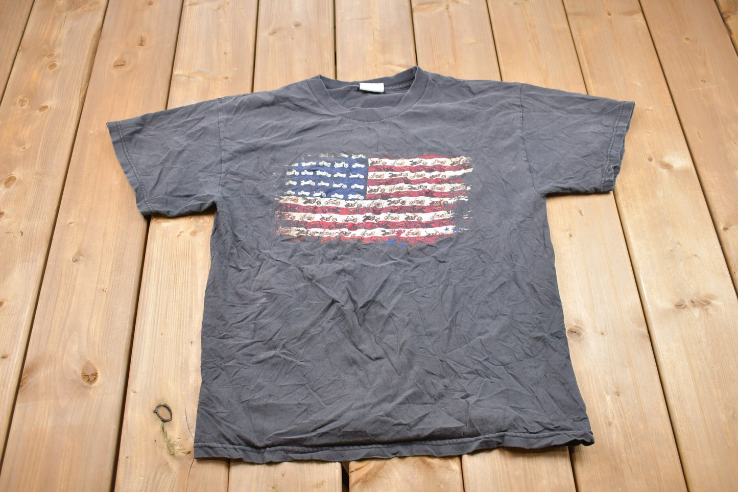 Vintage 1990s American Flag Graphic T-Shirt / Streetwear / Retro Style / Single Stitch / Made In USA / 90s Graphic Tee